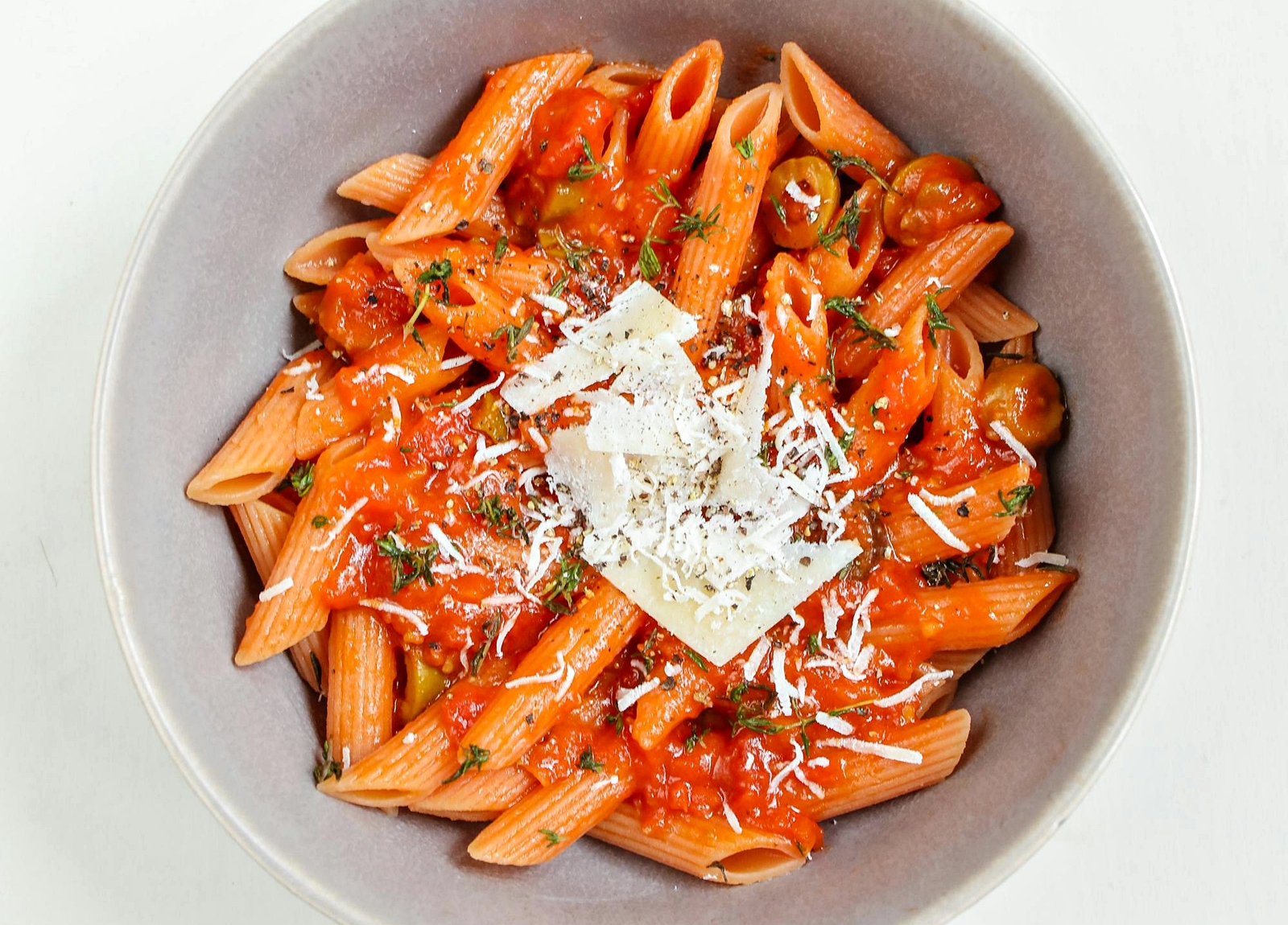 Paste cu sos de rosii – reteta simpla, rapida si gustoasa