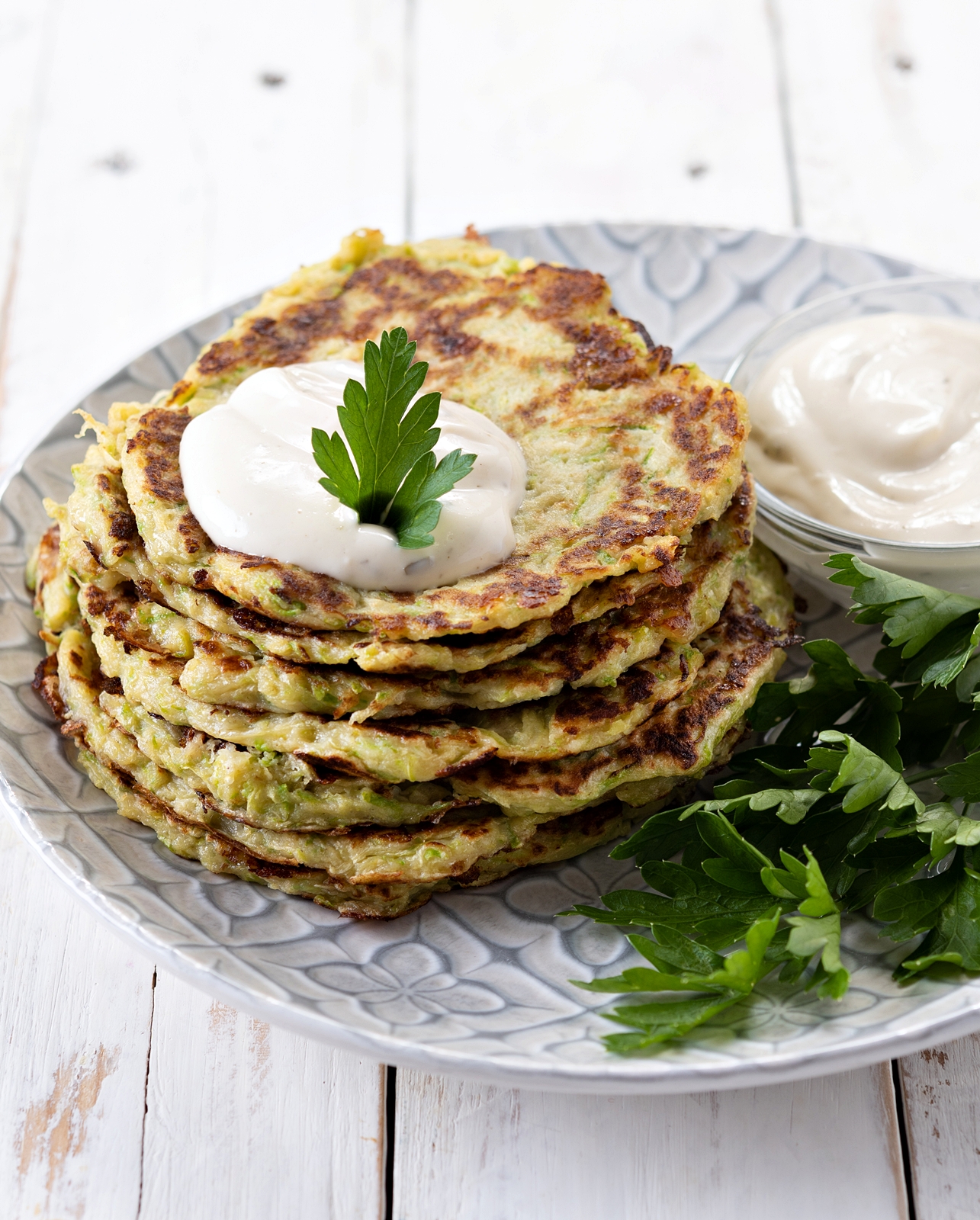 Clatite de dovlecei simple si gustoase – Reteta rapida, cu ingrediente la indemana tuturor