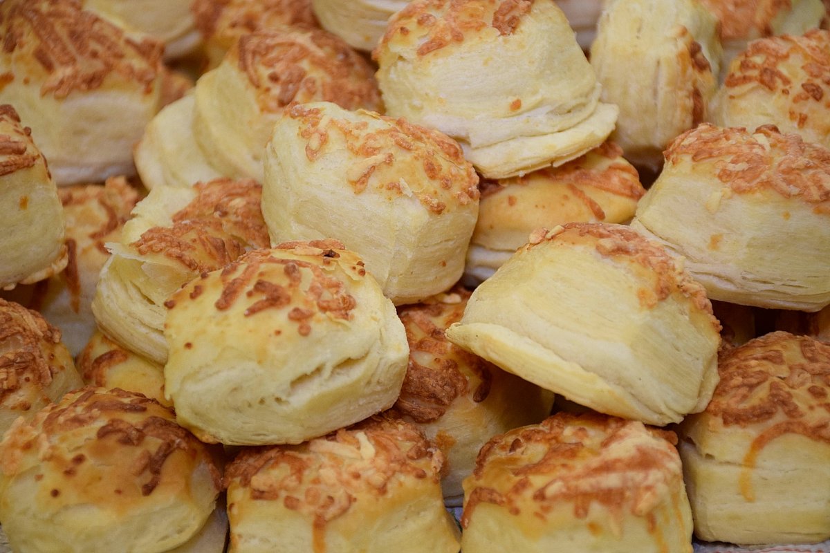 Pogacele cu cascaval. Reteta usoara pentru un aperitiv simplu si gustos