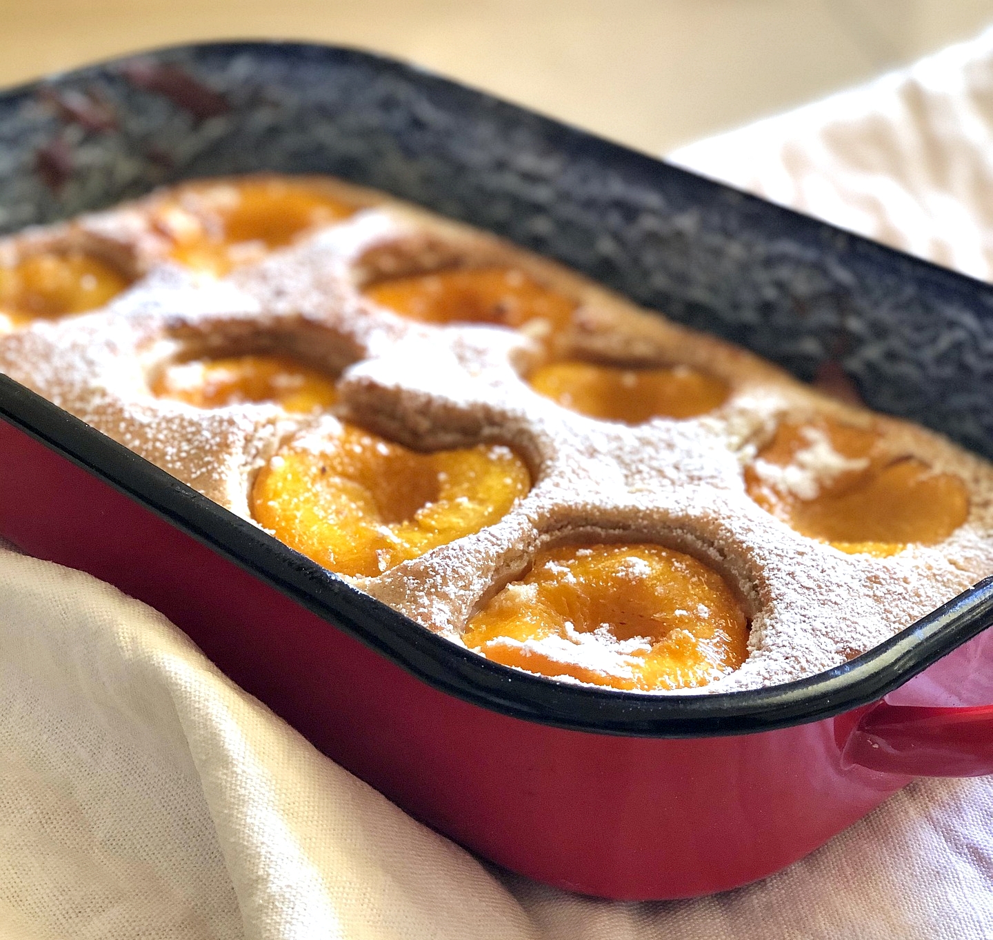 Prajitura cu piersici si iaurt — reteta simpla, rapida si delicioasa