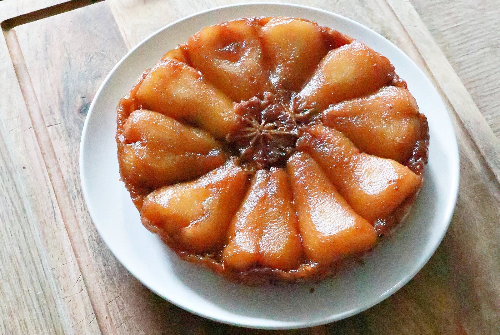 Prajitura rasturnata cu pere - reteta usoara pentru un desert simplu si delicios