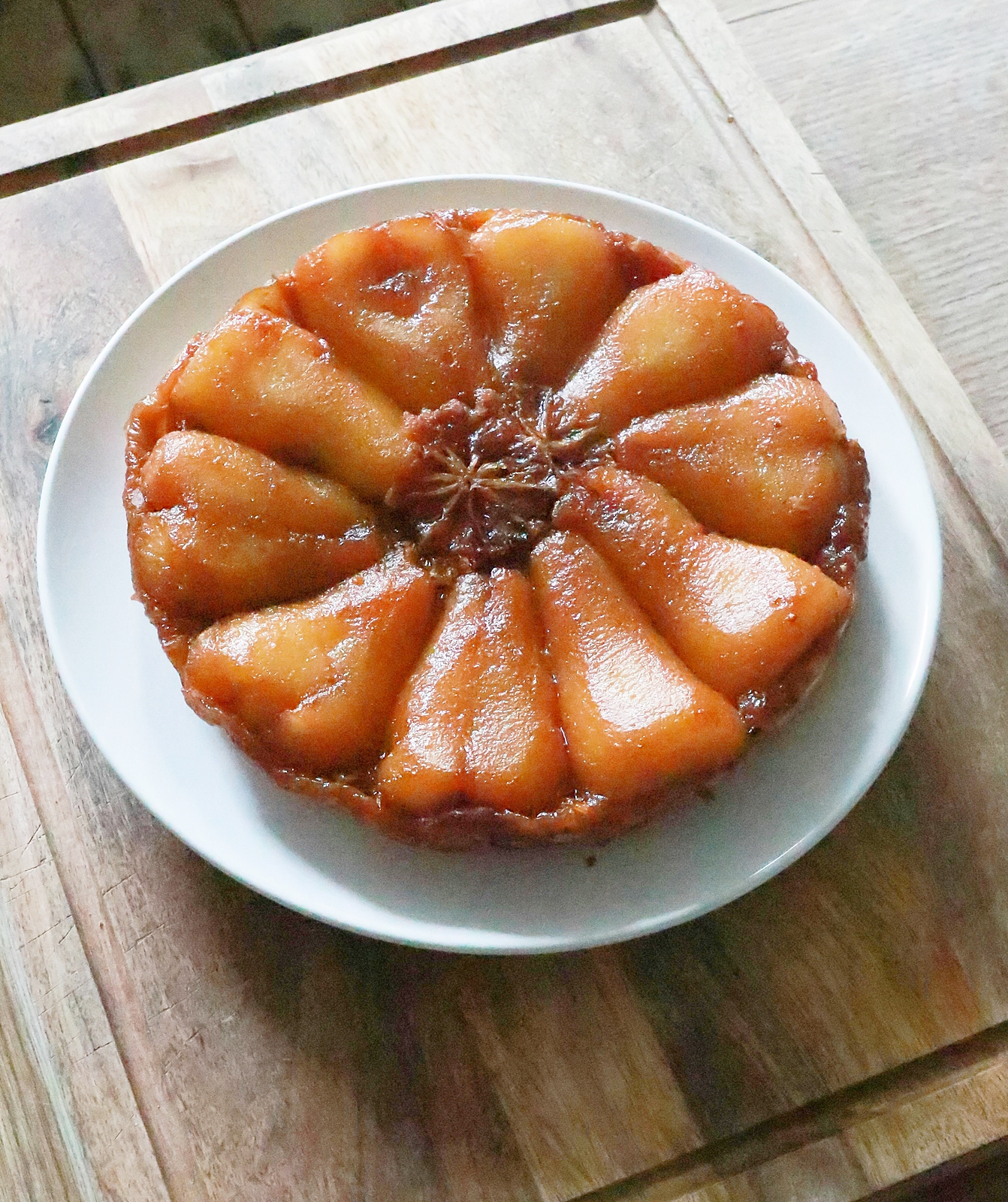 Prajitura rasturnata cu pere - reteta usoara pentru un desert simplu si delicios