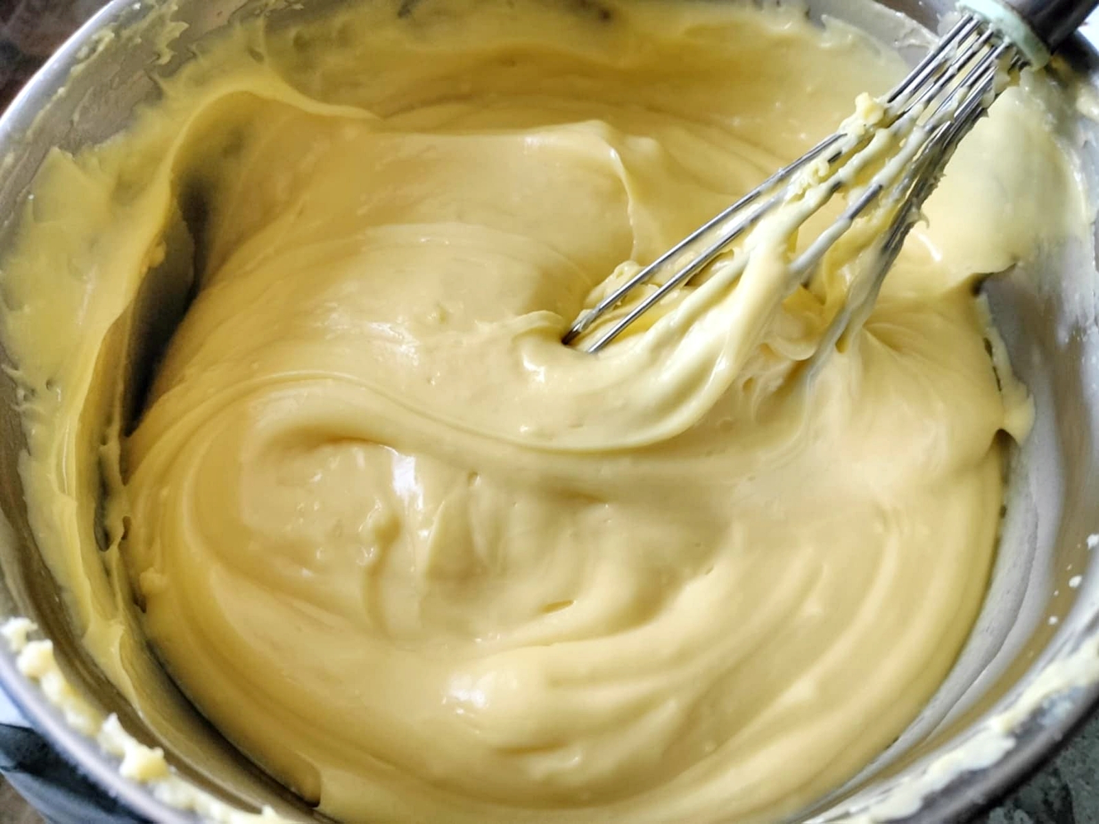 Prajitura cu foi de nuca si crema de vanilie – cel mai fin, cremos si aromat desert