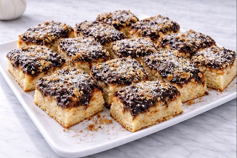 Prajitura frageda cu gem si nuci - reteta simpla, economica si delicioasa