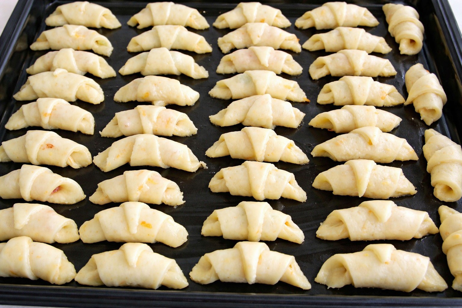 Cornulete fragede de post - reteta economica, delicioasa si usor de preparat