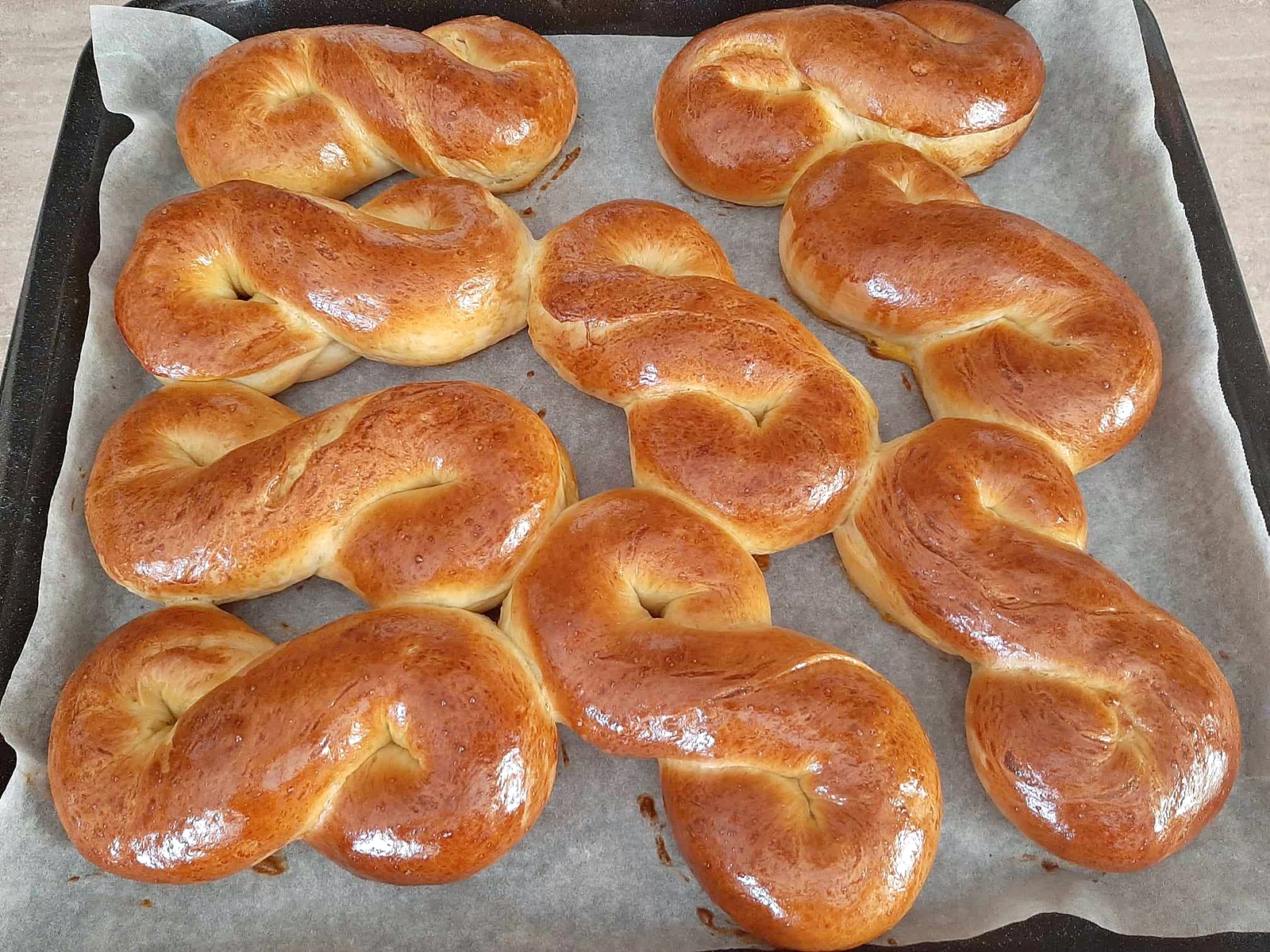 Mucenici moldovenesti de post - reteta simpla si delicioasa pentru mucenici pufosi cu miere si nuca