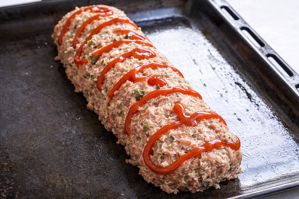 Rulada de carne tocata cu oua fierte - reteta simpla, gustoasa si aspectuoasa