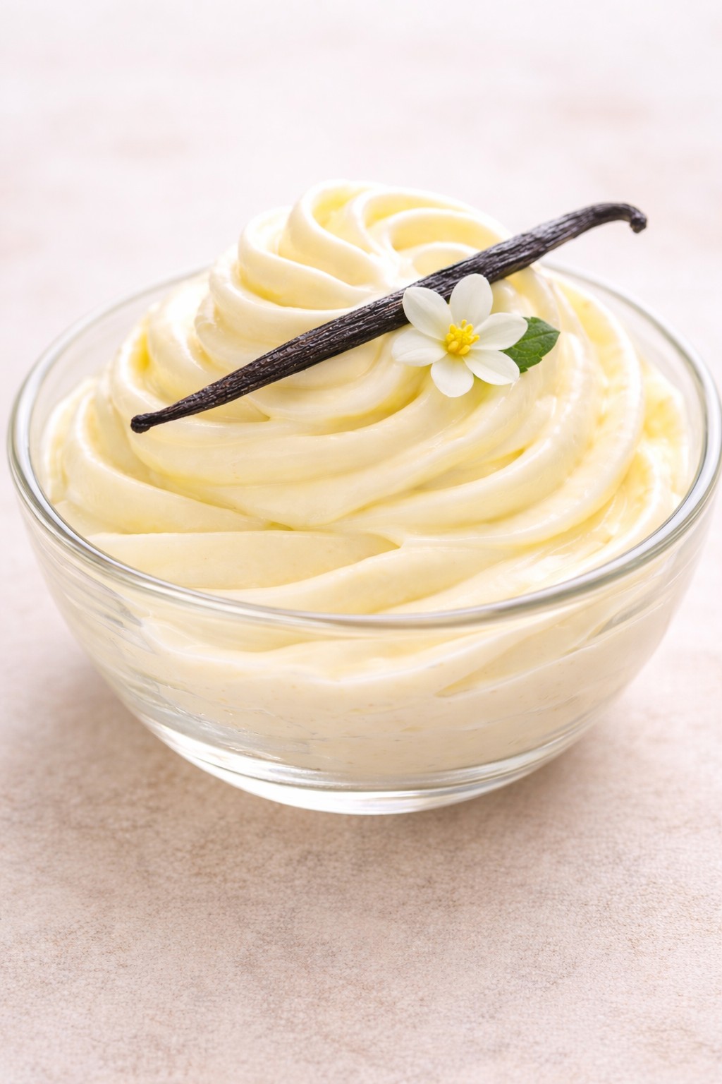 Crema de vanilie cu frisca (mousse de vanilie) - reteta perfecta pentru prajituri si torturi