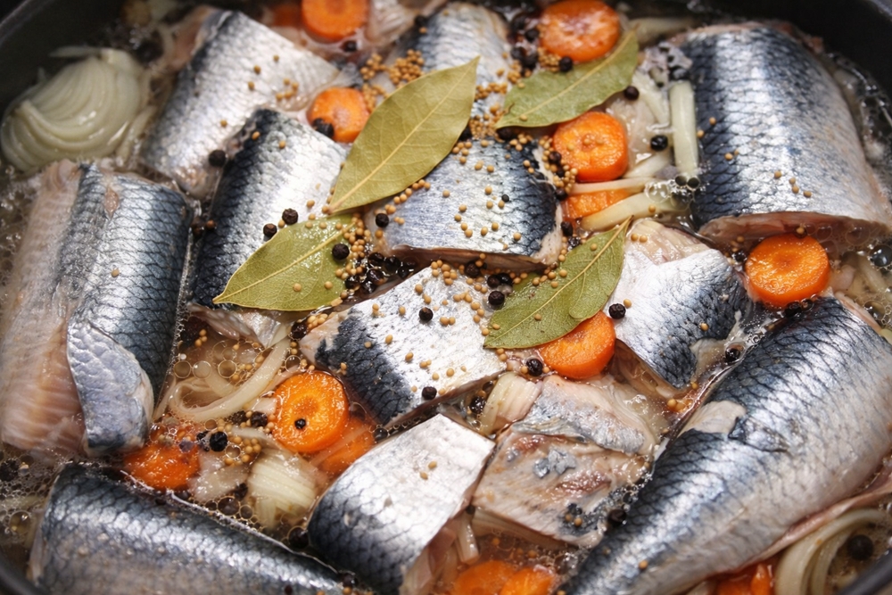 Hering marinat la borcan - reteta simpla de conserva, gustoasa si usor de facut acasa