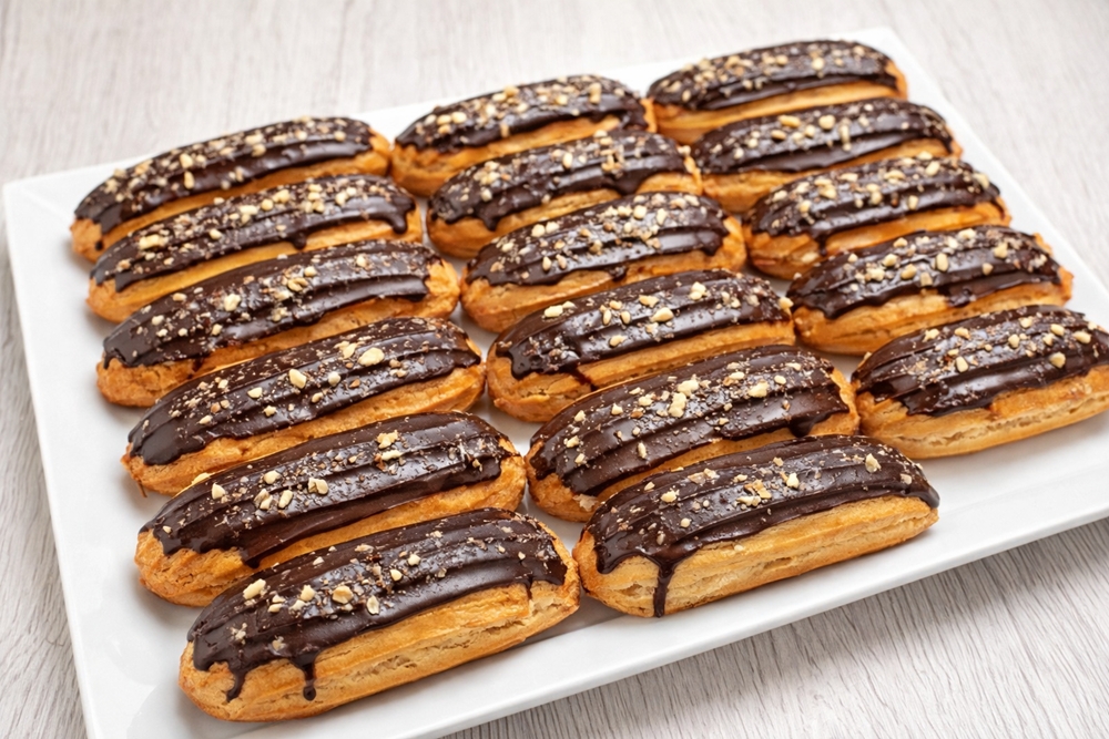 Eclere cu crema de cafea si glazura de ciocolata - reteta completa, pas cu pas