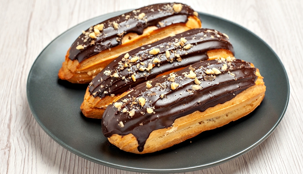 Eclere cu crema de cafea si glazura de ciocolata - reteta completa, pas cu pas