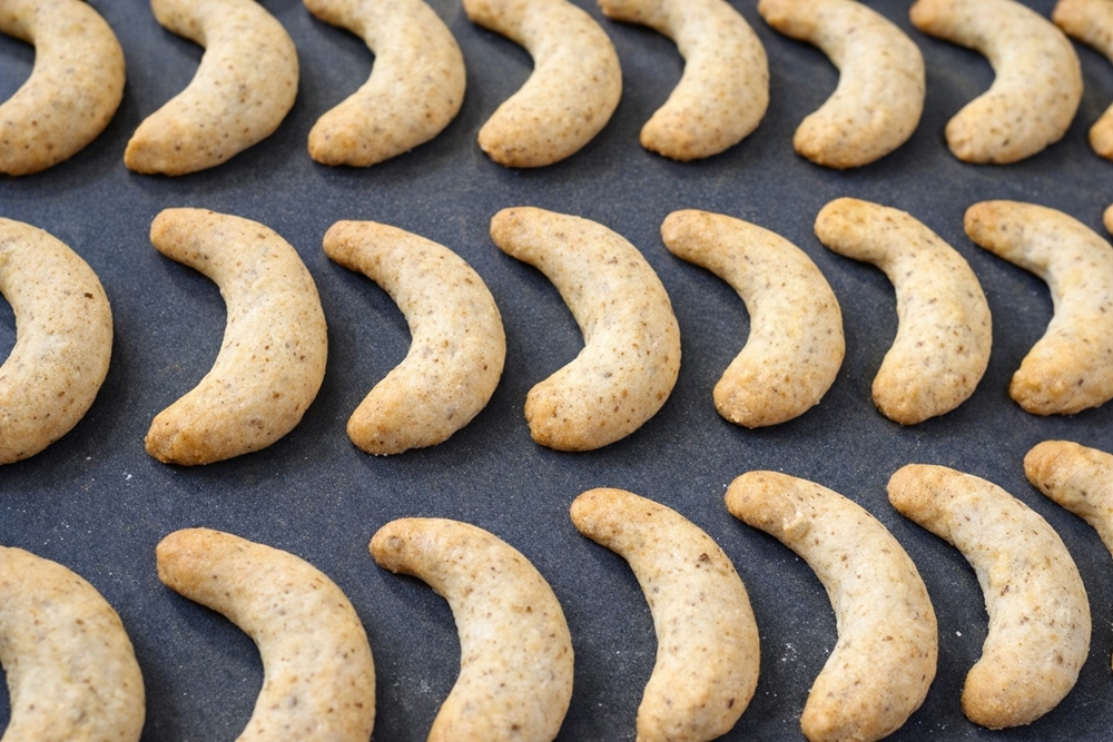 Cornulete fragede cu nuca si vanilie - reteta clasica cu unt, simpla si delicioasa