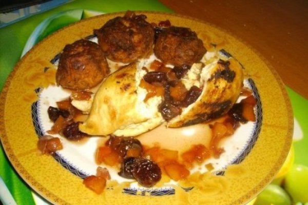 Rulada de Piept de pui cu dressing de visine si chiftelute de dovlecei