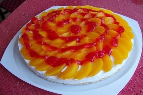 tort de piersici cu iaurt si frisca