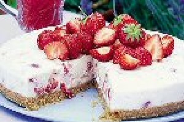 Prajitura cu branza de vaci si capsune