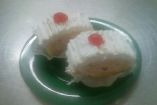 rulada de capsuni cu frisca