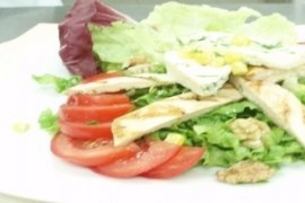 SALATA CU PUI SI BRANZA