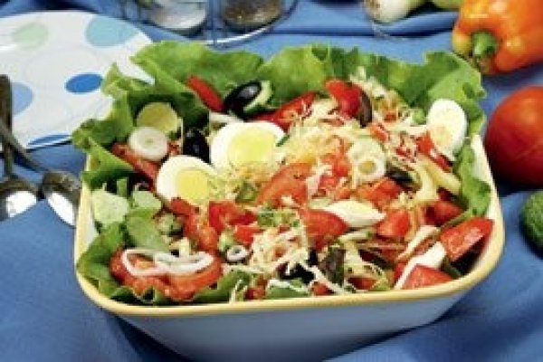 SALATA CU MASLINE SI OUA