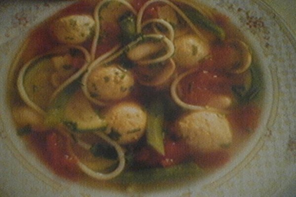 SUPA DE LEGUME CU PERISOARE DE CURCAN