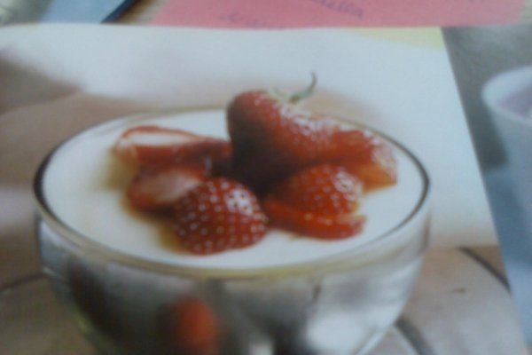 mousse de lamaie cu capsuni