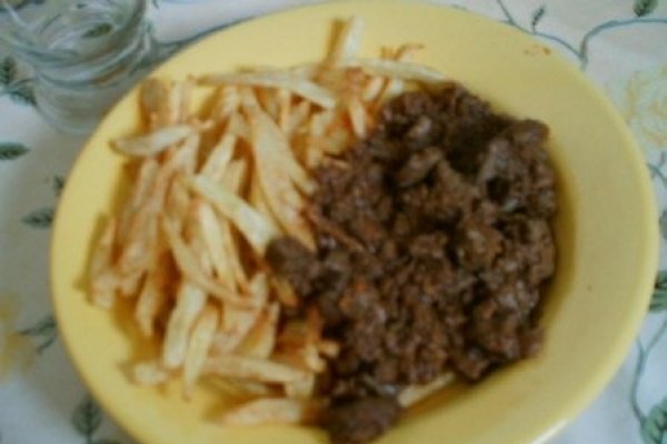 Ficatei de pasare cu sos de rosii