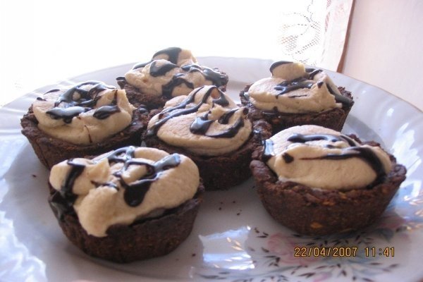 COSULETE DE CIOCOLATA CU UNT DE ARAHIDE