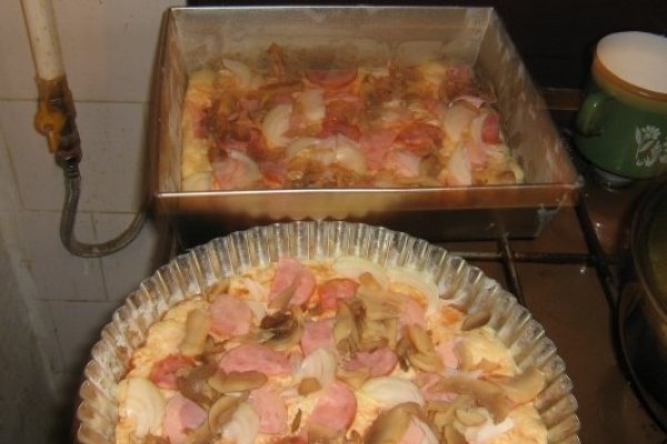 Pizza cu salam