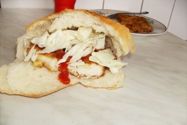 sandwich cu snitel si varza