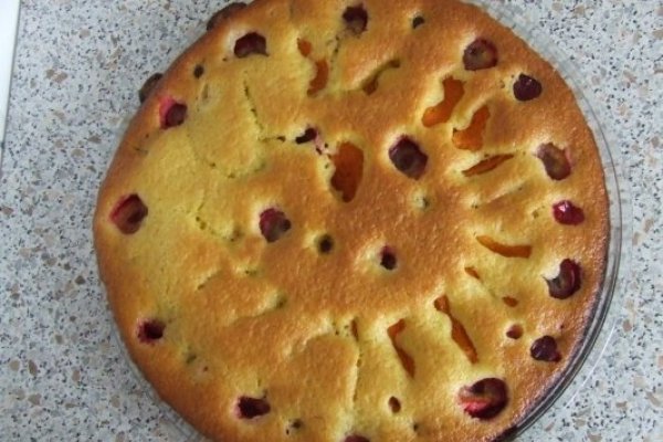 Tarta cu caise si corcoduse