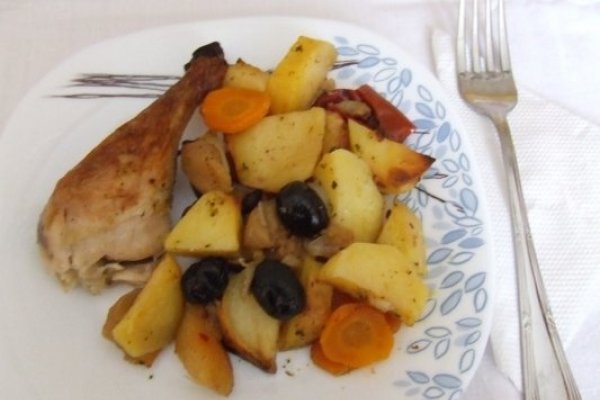 Pui la punga cu legume si fructe