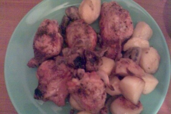 Fripura de pui cu cartofi la cuptor