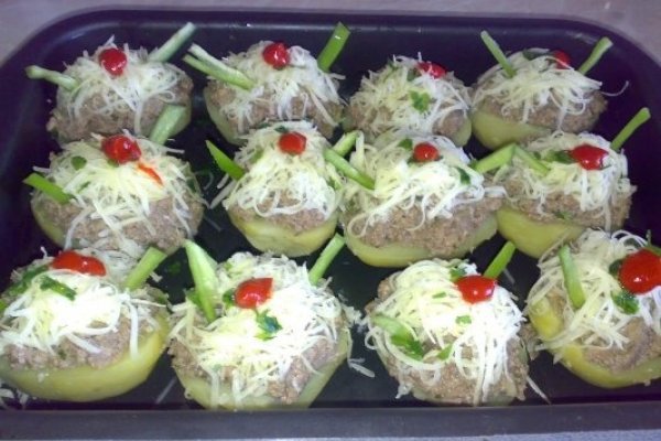 CARTOFI UMPLUTI LA CUPTOR