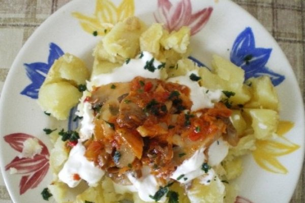 Ciuperci cu garnitura de cartofi copti