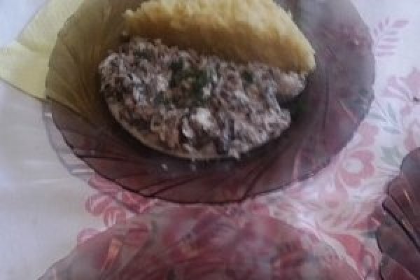 Tocanita din pulpe cu ciuperci de toamna