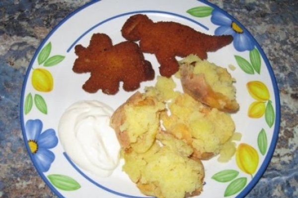 Cartofi copti in cuptor cu crochete de pui