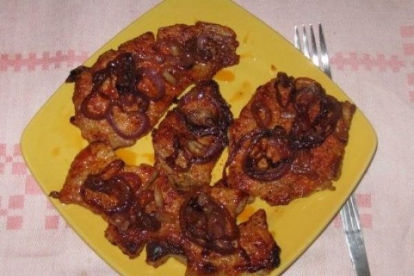 Gratar de porc cu ceapa rosie