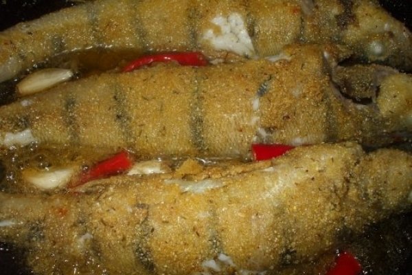 Salau prajit cu usturoi