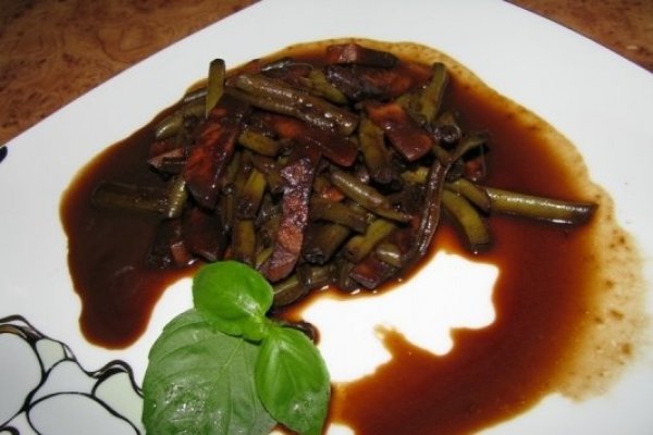 Fasole verde si telina cu sos dulce-acrisor