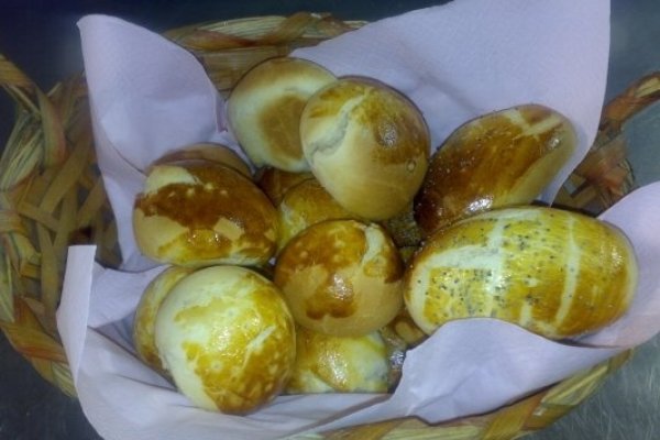 Chifle cu lapte si mac panini