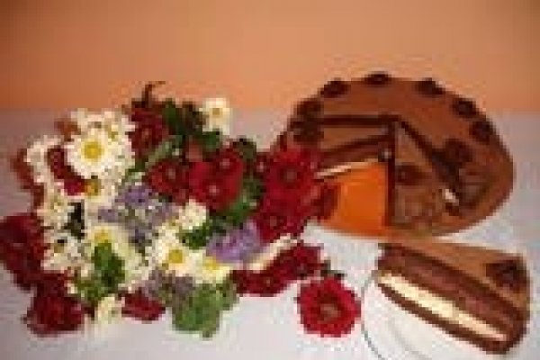 Tort cu nuci si ciocolata