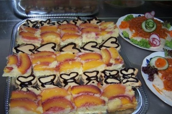 Prajitura cu nectarine .