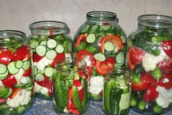 Castraveti murati, cu conopida si gogosari