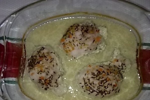 Medalion de curcan cu sos de unt, lamaie si chimen