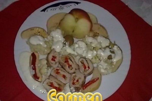 Rulou de curcan in vin cu cascaval, fructe si legume