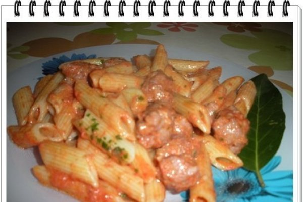 Paste cu carnat si smantana