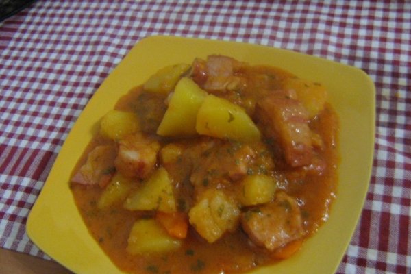 Tocanita de cartofi cu scarita afumata