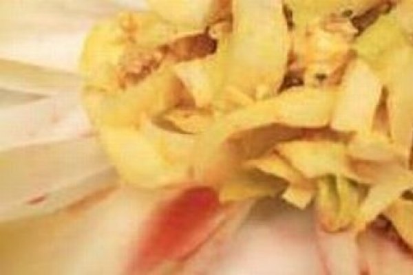 Salata de andive cu dressing din mustar Dijon, miere si gorgonzola