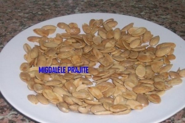 Pregatirea migdalelor pentru mancaruri arabe
