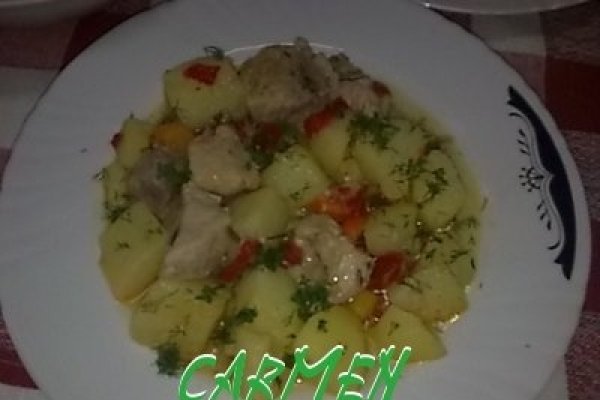 Mancare de cartofi, cu rasol alb de porc