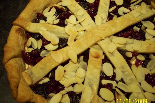 Placinta cu visine si merisor